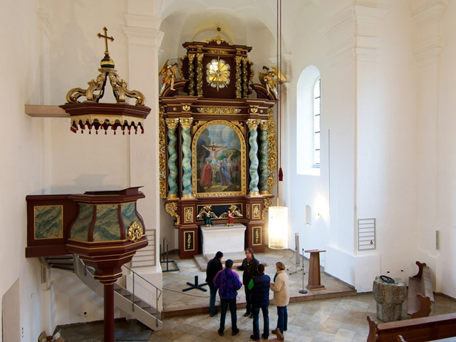 Kirche Königstein Altarraum und Kanzel
